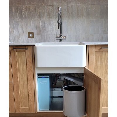 photo osmoseur installé sous évier cuisine